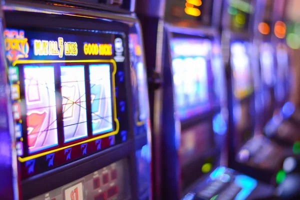 Meja Speed Blackjack live dengan dealer profesional di studio congtogel